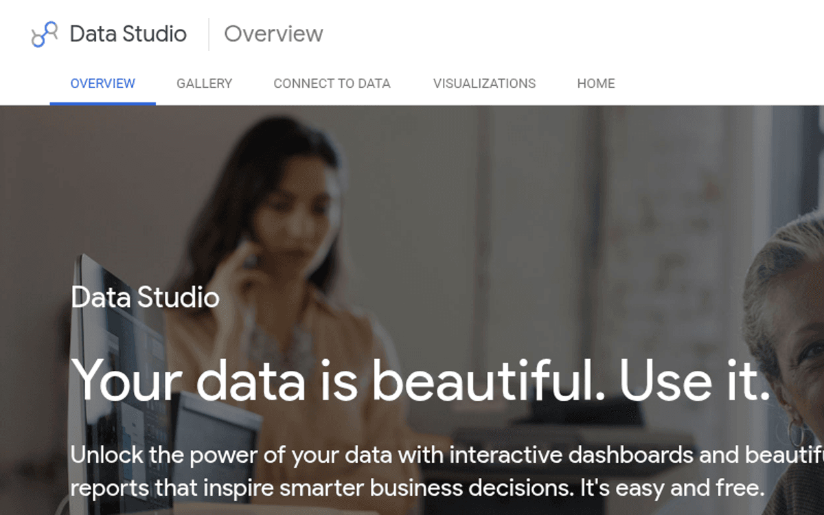 Screenshot of the Google Search Console + Looker Studio website.